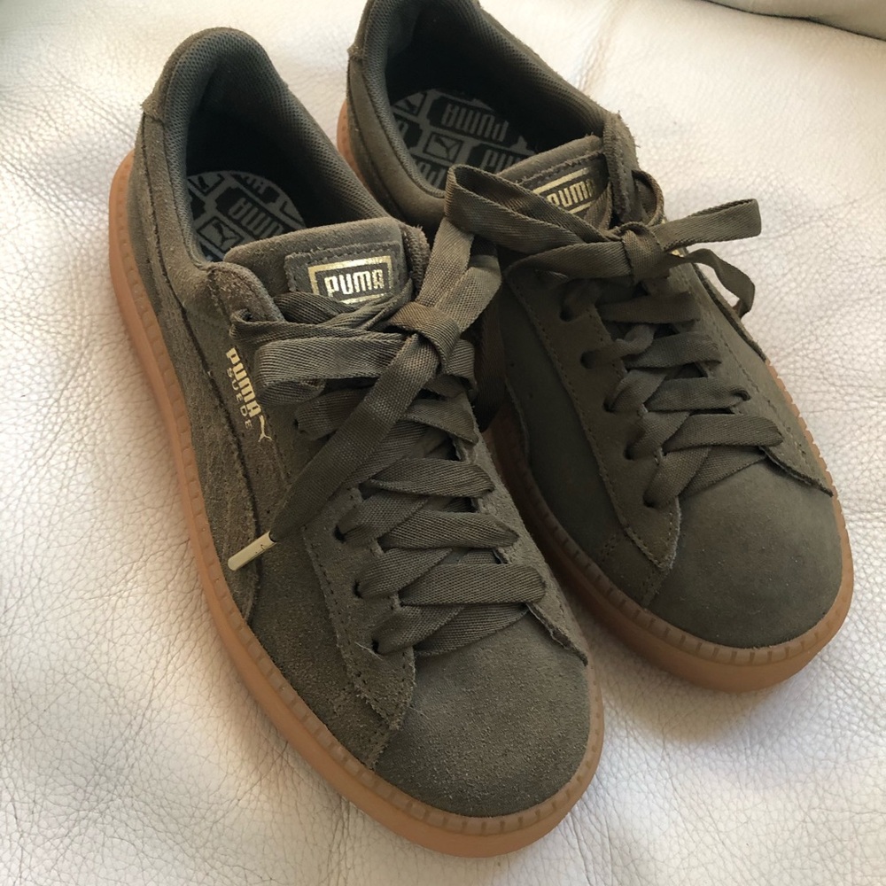 Puma Sneakers.